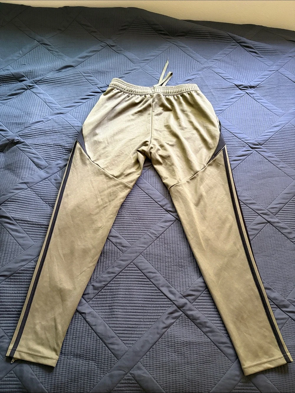 Adidas AeroReady Track Pants Men’s M Olive Green Tapered Zip Ankle Athletic